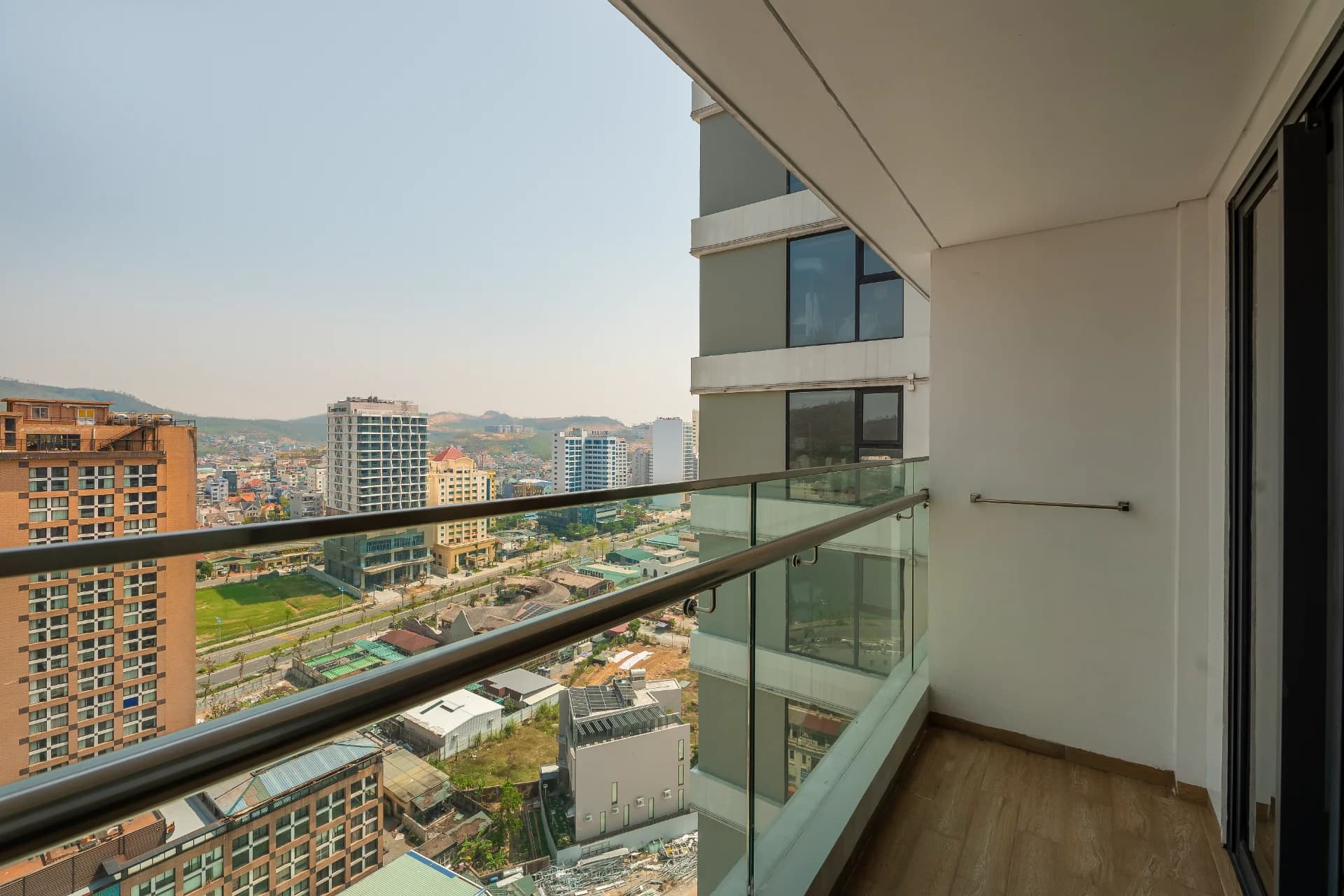 Phòng Deluxe hướng thành phố - anh phong 5