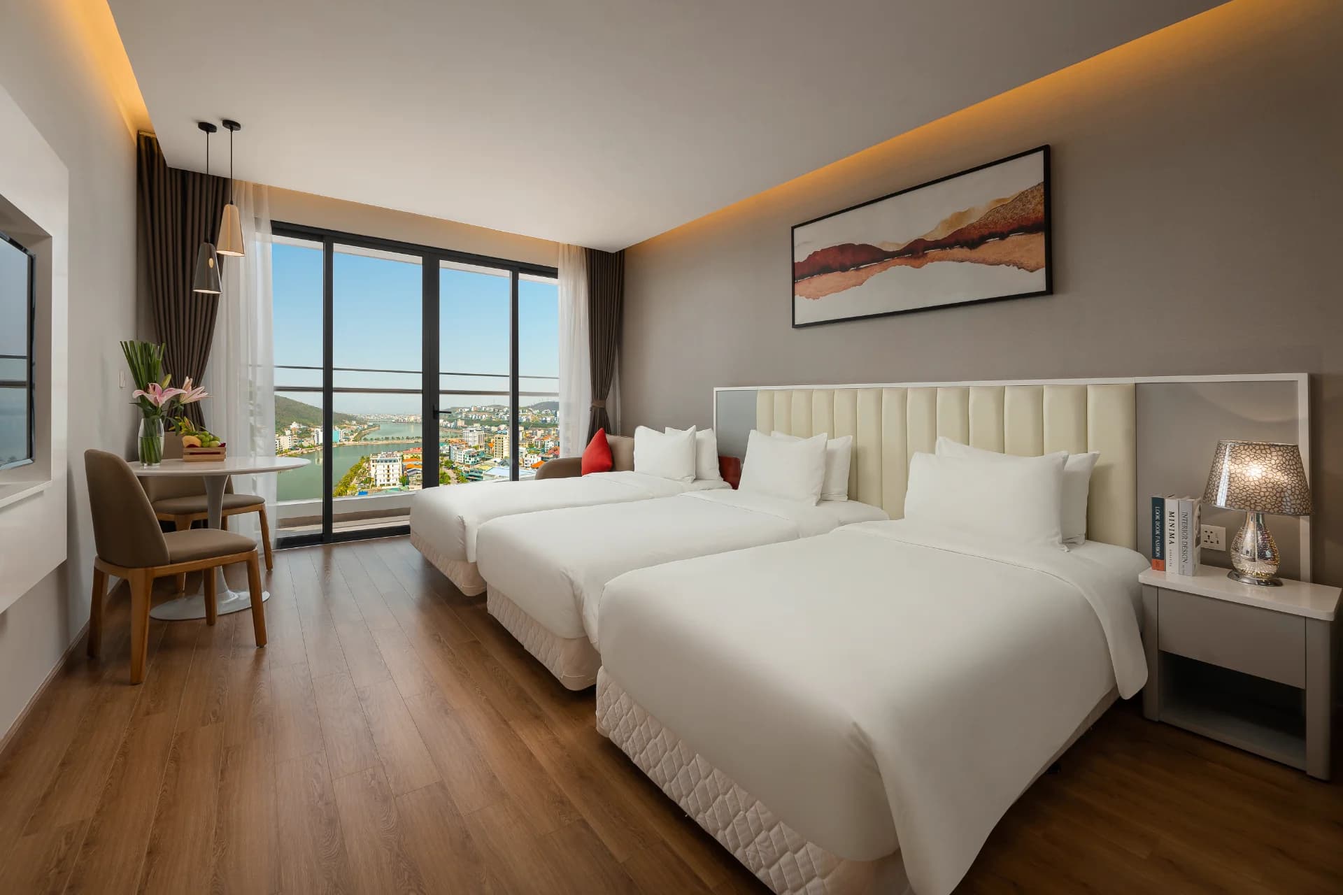 Phòng Deluxe hướng thành phố - anh phong 8